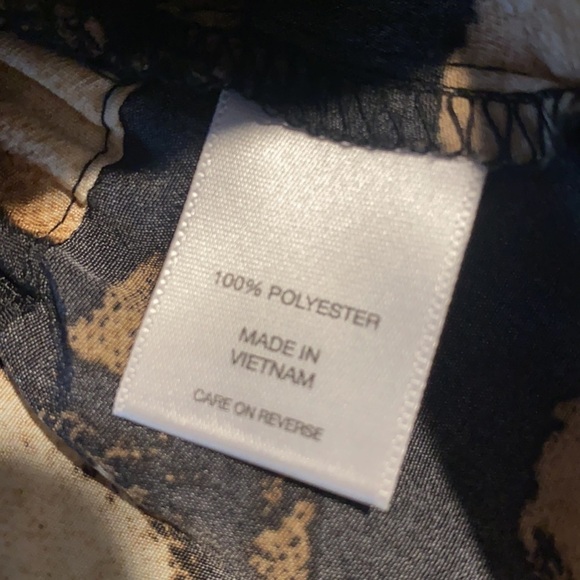 3 for $30 Animal Print off the shoulder tunic medium - Picture 8 of 9